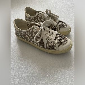 TORY BURCH Rhea Lace Filigree White Floral  Sneakers Women’s Shoes Size 6
